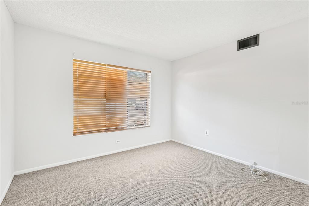 Active With Contract: $110,000 (2 beds, 1 baths, 912 Square Feet)