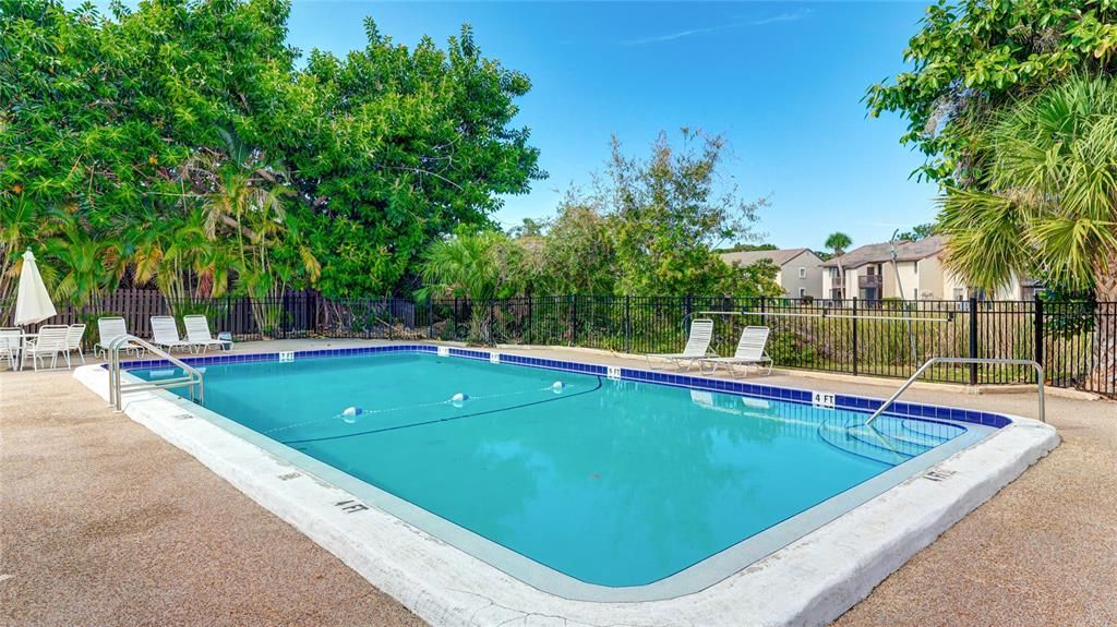 Active With Contract: $110,000 (2 beds, 1 baths, 912 Square Feet)