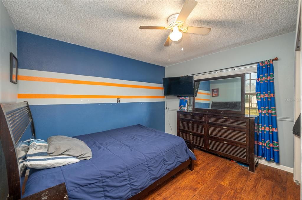 En Venta: $295,000 (4 camas, 2 baños, 1864 Pies cuadrados)