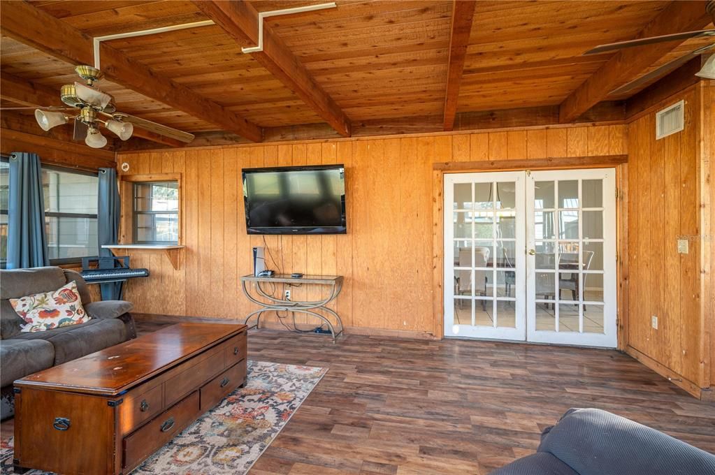 En Venta: $295,000 (4 camas, 2 baños, 1864 Pies cuadrados)