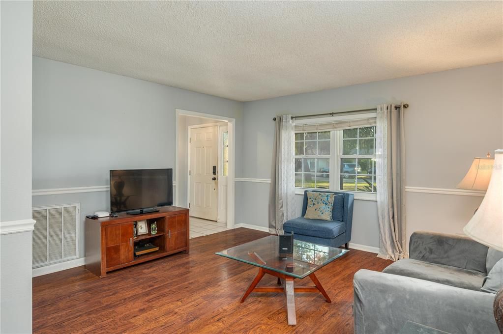 En Venta: $295,000 (4 camas, 2 baños, 1864 Pies cuadrados)