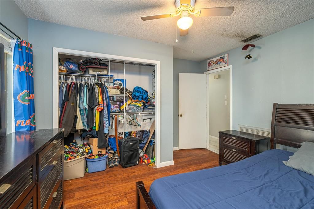 En Venta: $295,000 (4 camas, 2 baños, 1864 Pies cuadrados)