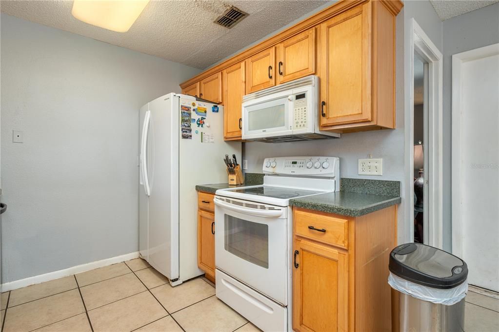 En Venta: $295,000 (4 camas, 2 baños, 1864 Pies cuadrados)