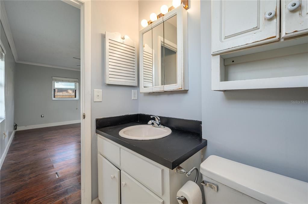 En Venta: $295,000 (4 camas, 2 baños, 1864 Pies cuadrados)