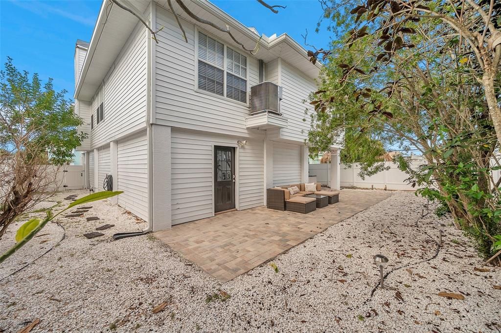 合同活跃: $6,000 (3 贝兹, 2 浴室, 1606 平方英尺)