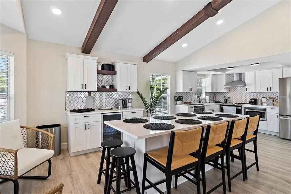 合同活跃: $6,000 (3 贝兹, 2 浴室, 1606 平方英尺)