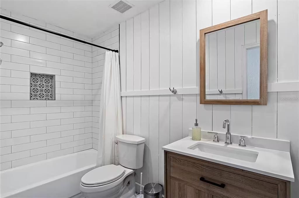 合同活跃: $6,000 (3 贝兹, 2 浴室, 1606 平方英尺)