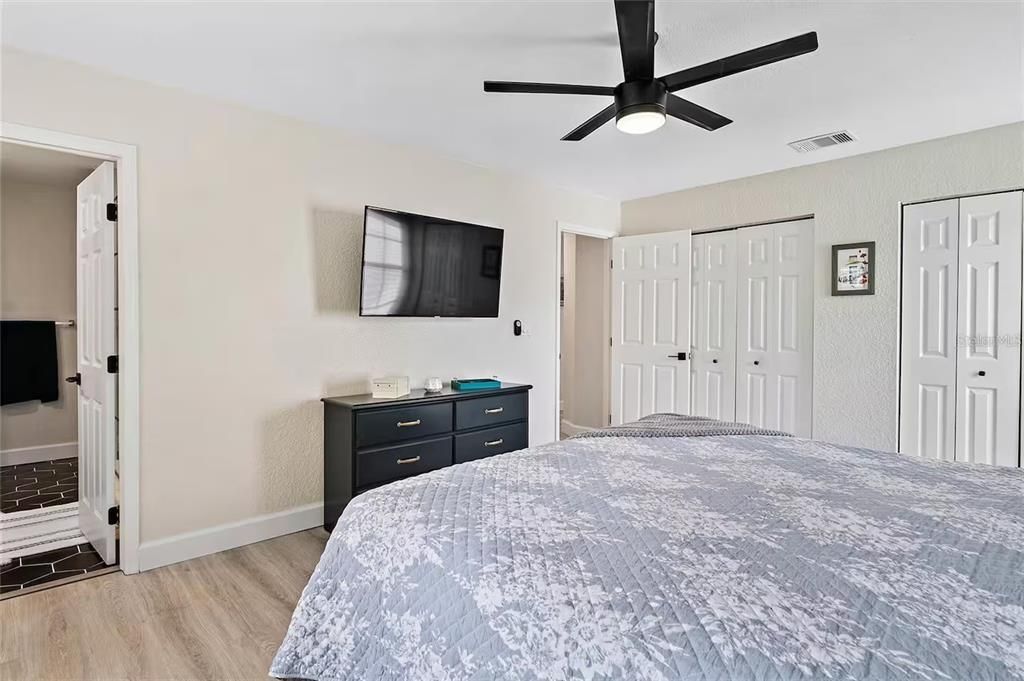 合同活跃: $6,000 (3 贝兹, 2 浴室, 1606 平方英尺)