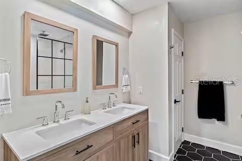 合同活跃: $6,000 (3 贝兹, 2 浴室, 1606 平方英尺)