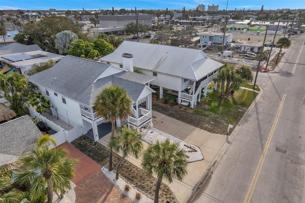 合同活跃: $6,000 (3 贝兹, 2 浴室, 1606 平方英尺)