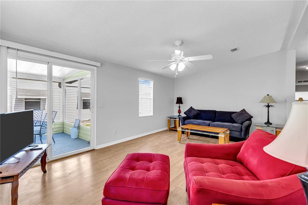 待售: $234,500 (2 贝兹, 2 浴室, 1248 平方英尺)