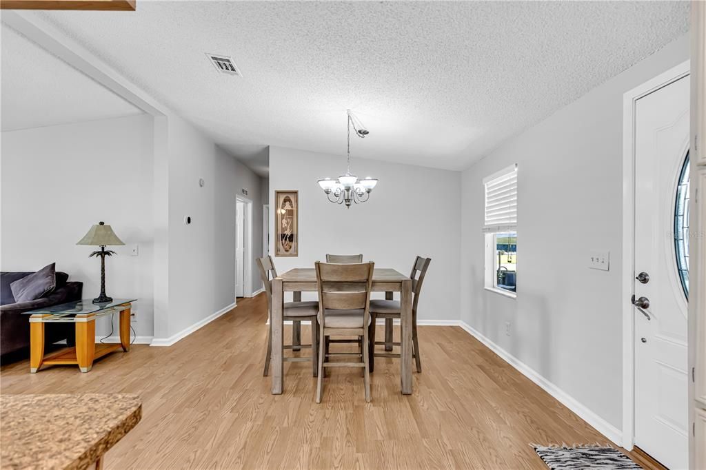 待售: $234,500 (2 贝兹, 2 浴室, 1248 平方英尺)