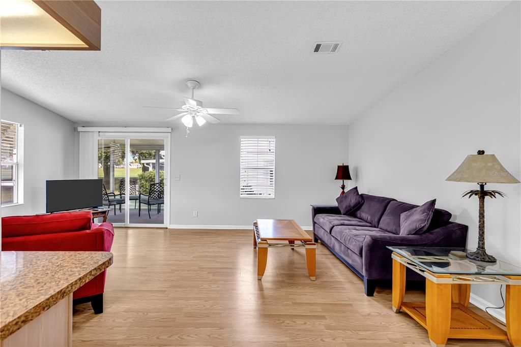 待售: $234,500 (2 贝兹, 2 浴室, 1248 平方英尺)