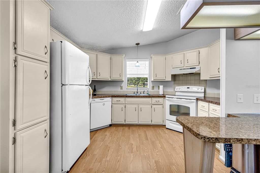 待售: $234,500 (2 贝兹, 2 浴室, 1248 平方英尺)