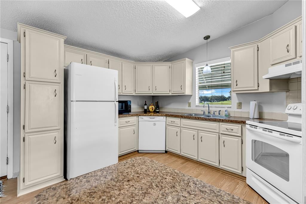 待售: $234,500 (2 贝兹, 2 浴室, 1248 平方英尺)