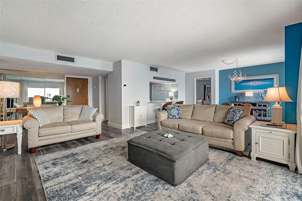 待售: $524,000 (2 贝兹, 2 浴室, 1331 平方英尺)