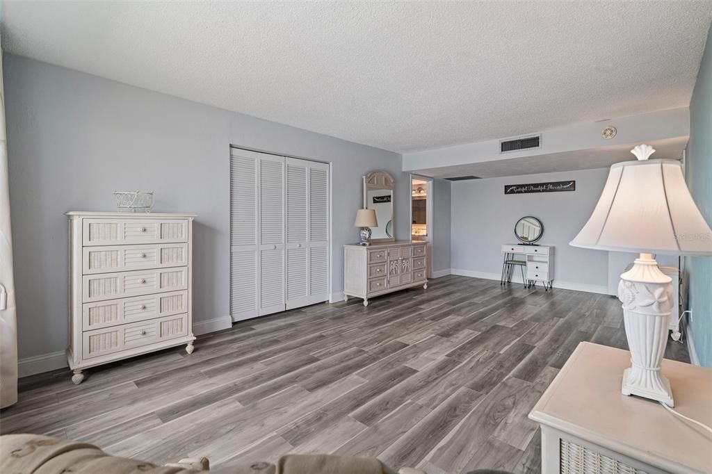 待售: $524,000 (2 贝兹, 2 浴室, 1331 平方英尺)