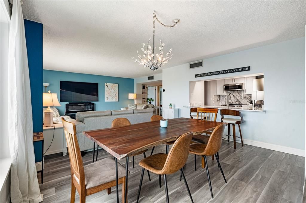 待售: $524,000 (2 贝兹, 2 浴室, 1331 平方英尺)