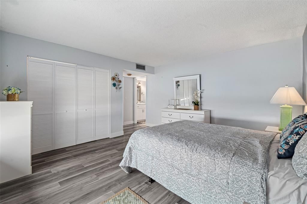 待售: $524,000 (2 贝兹, 2 浴室, 1331 平方英尺)