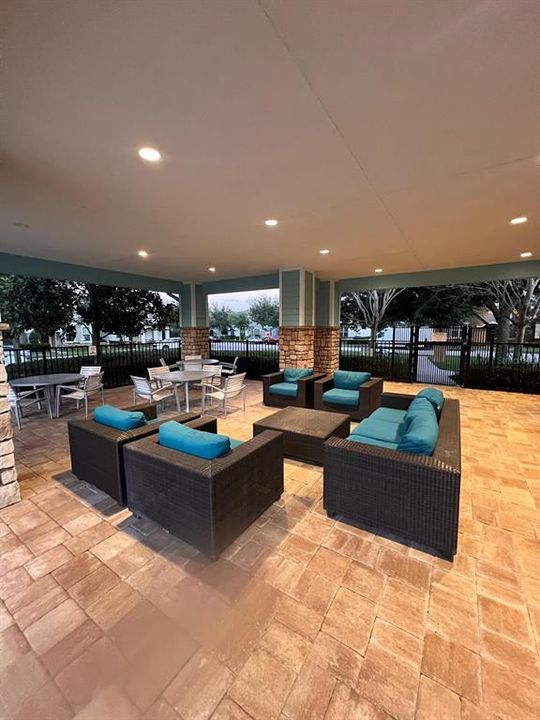 For Rent: $2,750 (3 beds, 2 baths, 1905 Square Feet)