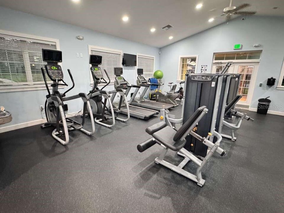 For Rent: $2,750 (3 beds, 2 baths, 1905 Square Feet)