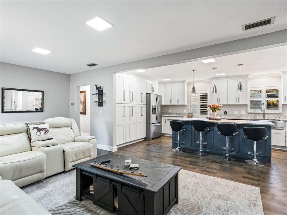 待售: $575,000 (3 贝兹, 2 浴室, 1342 平方英尺)