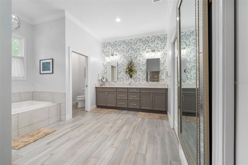 For Sale: $949,900 (4 beds, 3 baths, 3284 Square Feet)