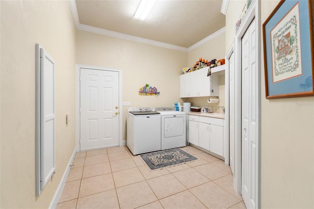 For Sale: $949,900 (4 beds, 3 baths, 3284 Square Feet)