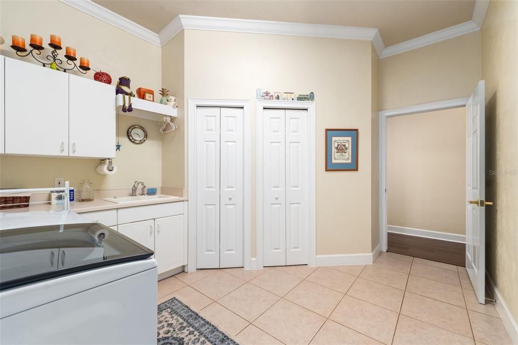 For Sale: $949,900 (4 beds, 3 baths, 3284 Square Feet)