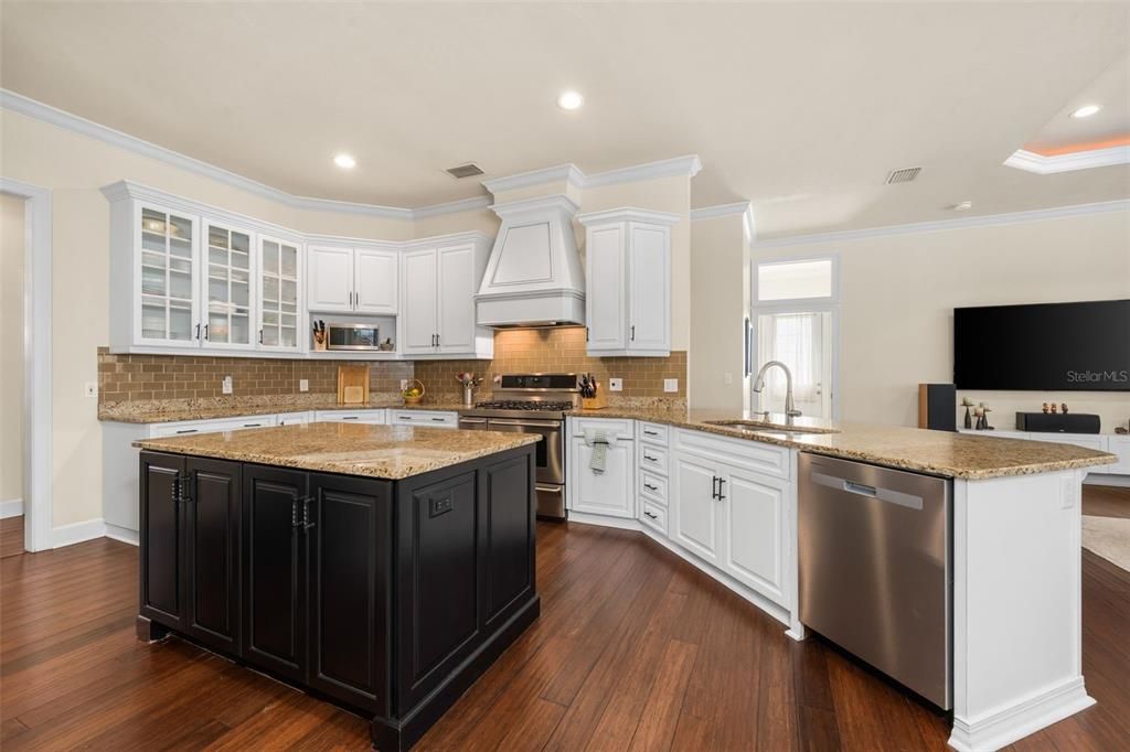 For Sale: $949,900 (4 beds, 3 baths, 3284 Square Feet)