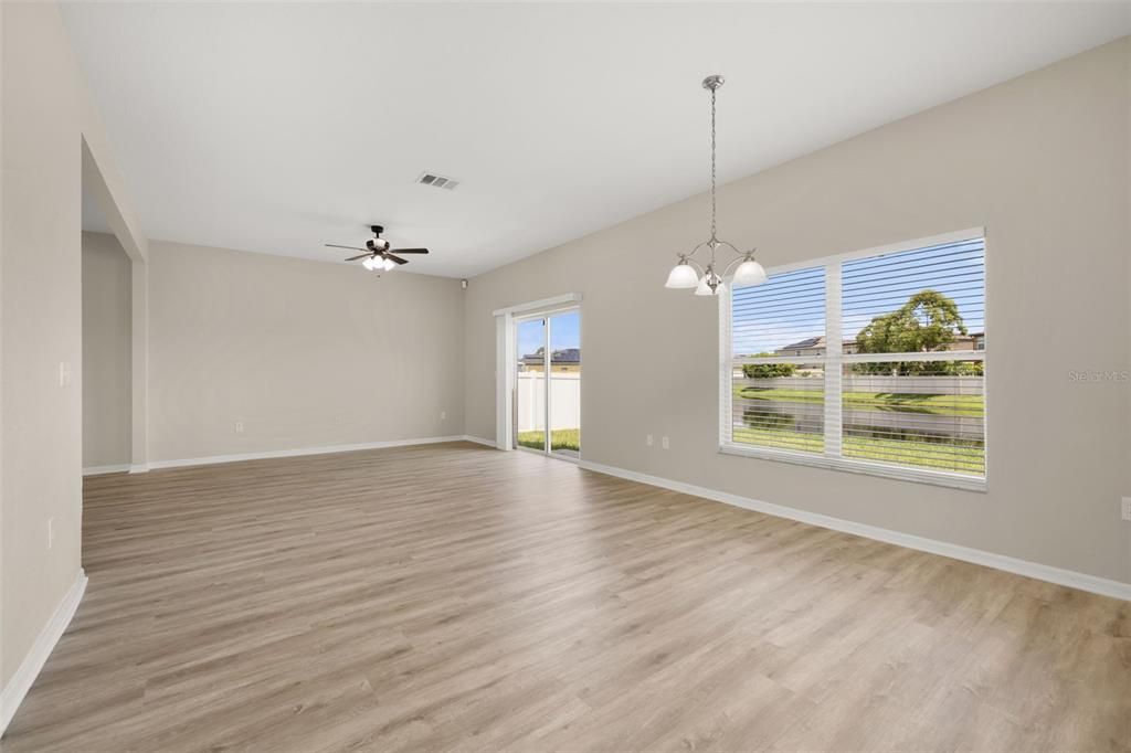 待售: $345,900 (4 贝兹, 3 浴室, 2357 平方英尺)