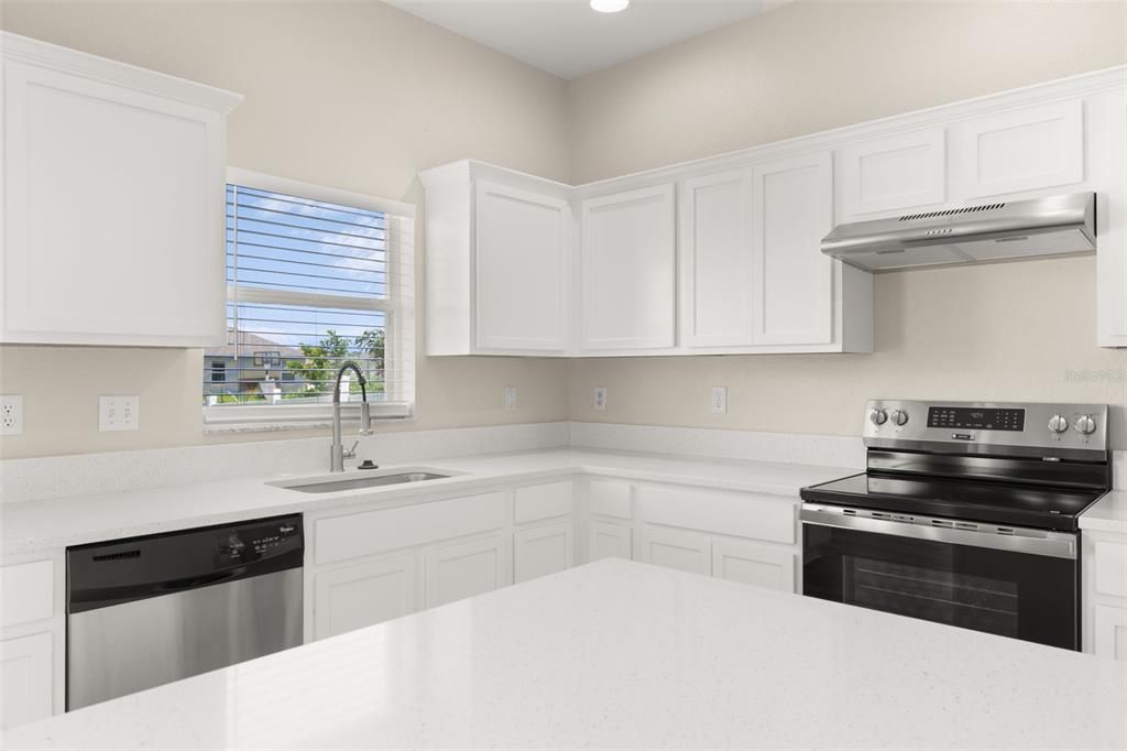 待售: $345,900 (4 贝兹, 3 浴室, 2357 平方英尺)