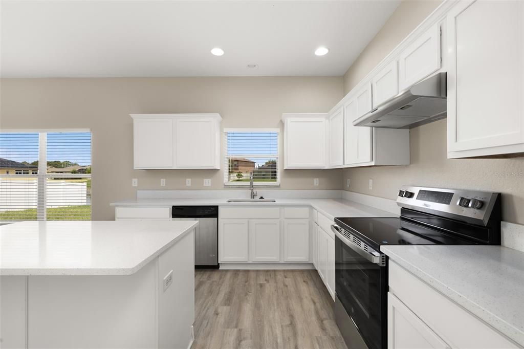 待售: $345,900 (4 贝兹, 3 浴室, 2357 平方英尺)