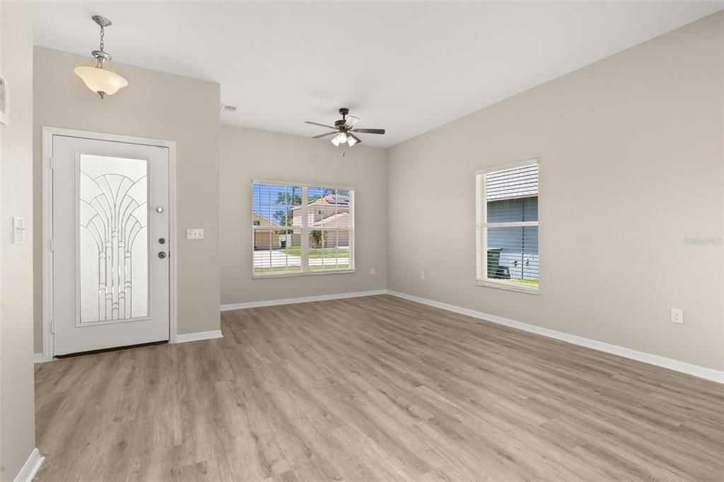 待售: $345,900 (4 贝兹, 3 浴室, 2357 平方英尺)