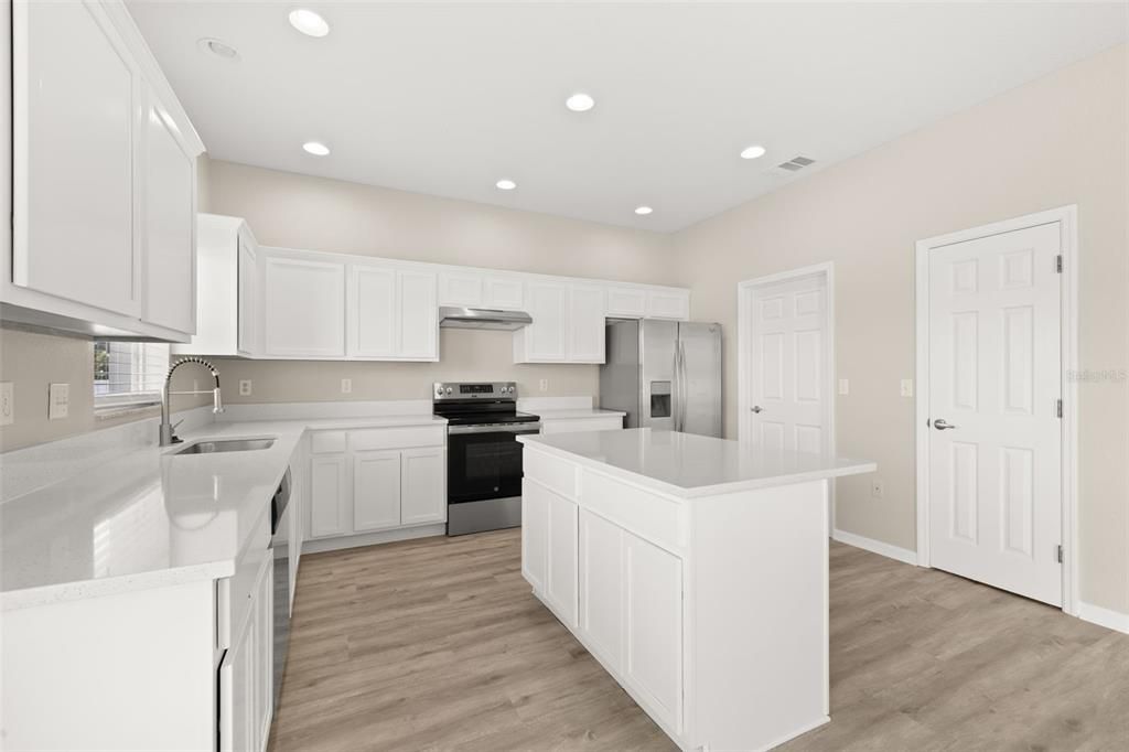 待售: $345,900 (4 贝兹, 3 浴室, 2357 平方英尺)