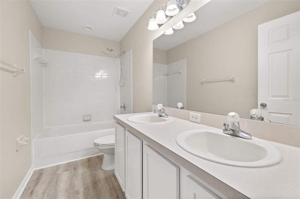 待售: $345,900 (4 贝兹, 3 浴室, 2357 平方英尺)