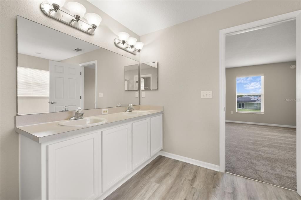 待售: $345,900 (4 贝兹, 3 浴室, 2357 平方英尺)