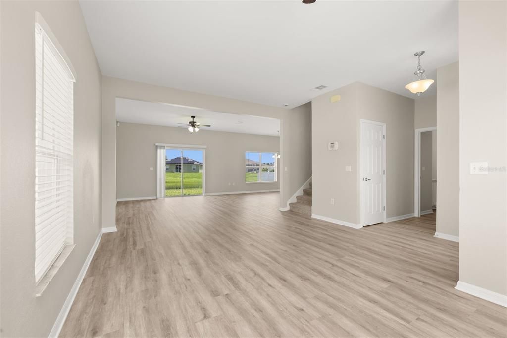 待售: $345,900 (4 贝兹, 3 浴室, 2357 平方英尺)