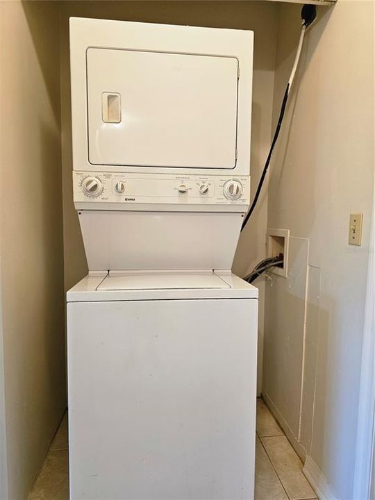 出租: $1,600 (2 贝兹, 1 浴室, 812 平方英尺)