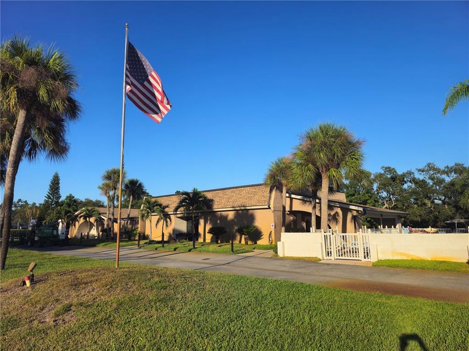 出租: $1,600 (2 贝兹, 1 浴室, 812 平方英尺)