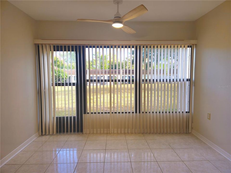 出租: $1,600 (2 贝兹, 1 浴室, 812 平方英尺)