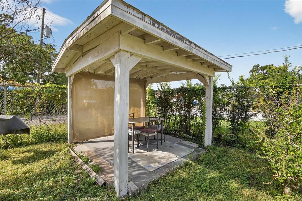 For Sale: $525,000 (3 beds, 2 baths, 1723 Square Feet)