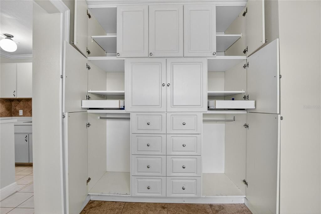 For Sale: $525,000 (3 beds, 2 baths, 1723 Square Feet)