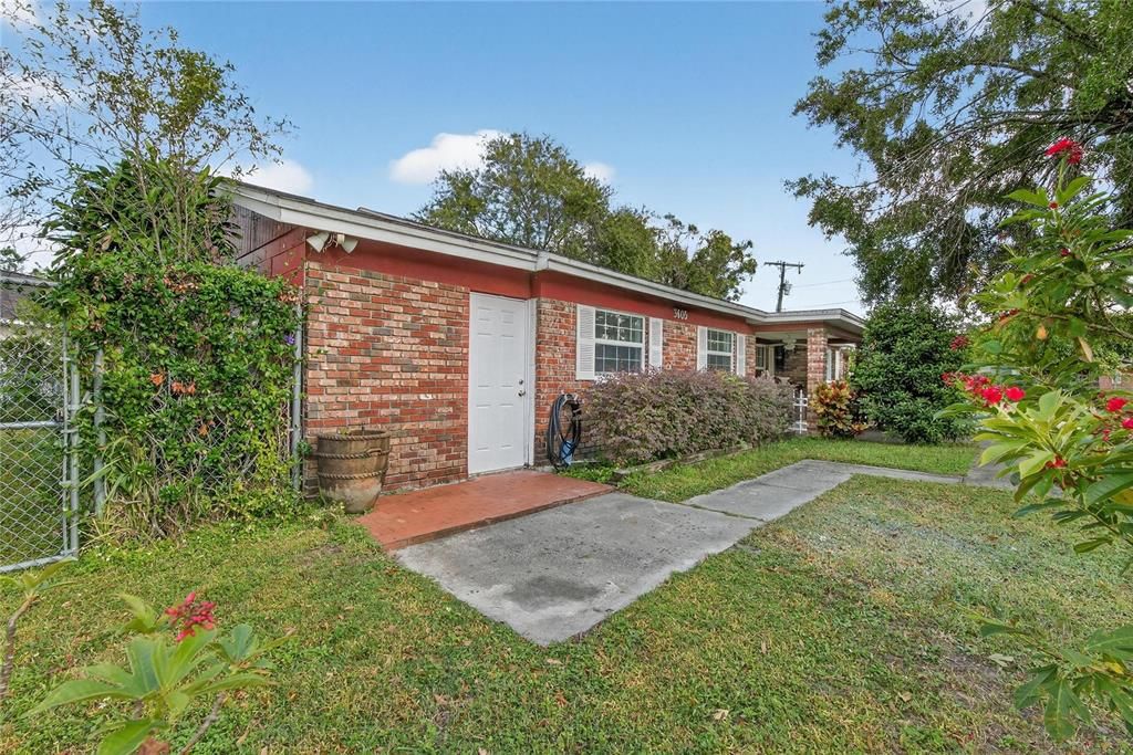 For Sale: $525,000 (3 beds, 2 baths, 1723 Square Feet)