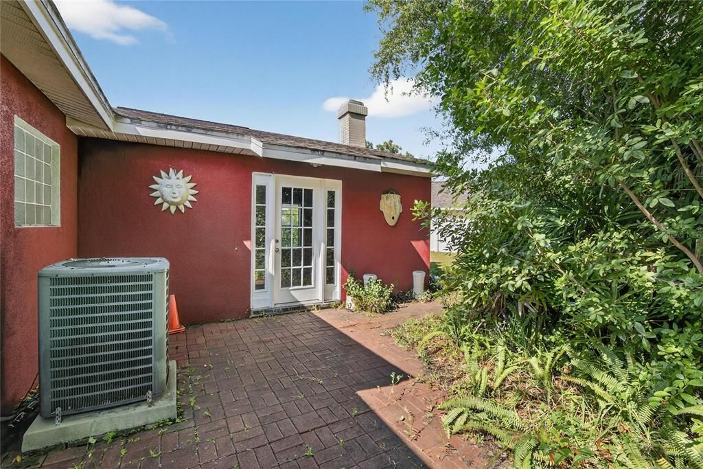 For Sale: $525,000 (3 beds, 2 baths, 1723 Square Feet)