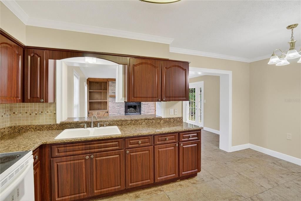 For Sale: $525,000 (3 beds, 2 baths, 1723 Square Feet)