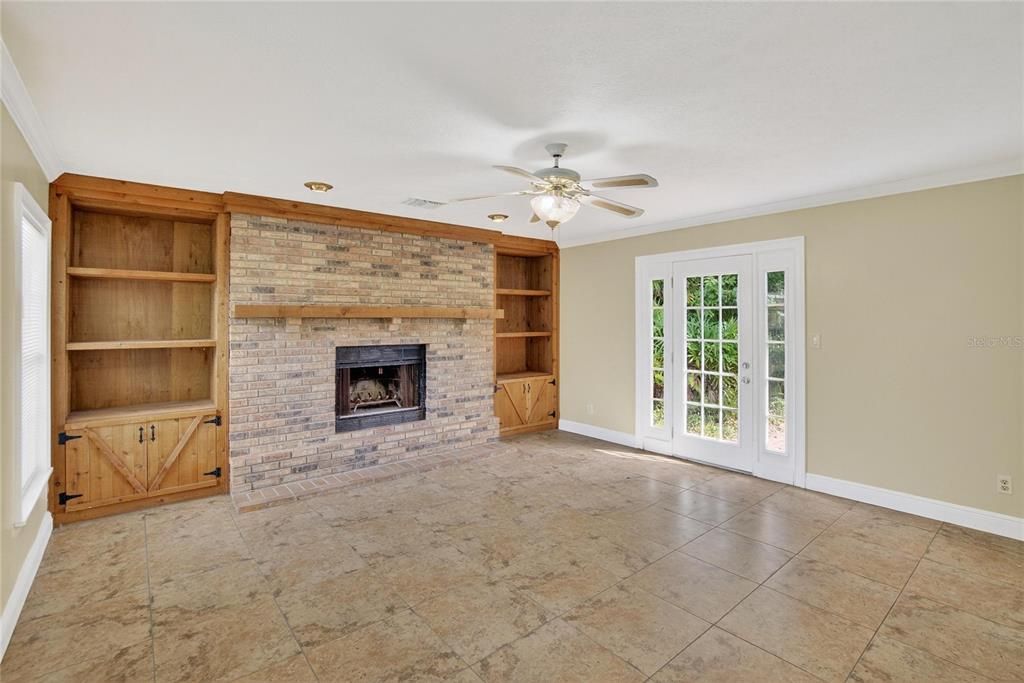 For Sale: $525,000 (3 beds, 2 baths, 1723 Square Feet)