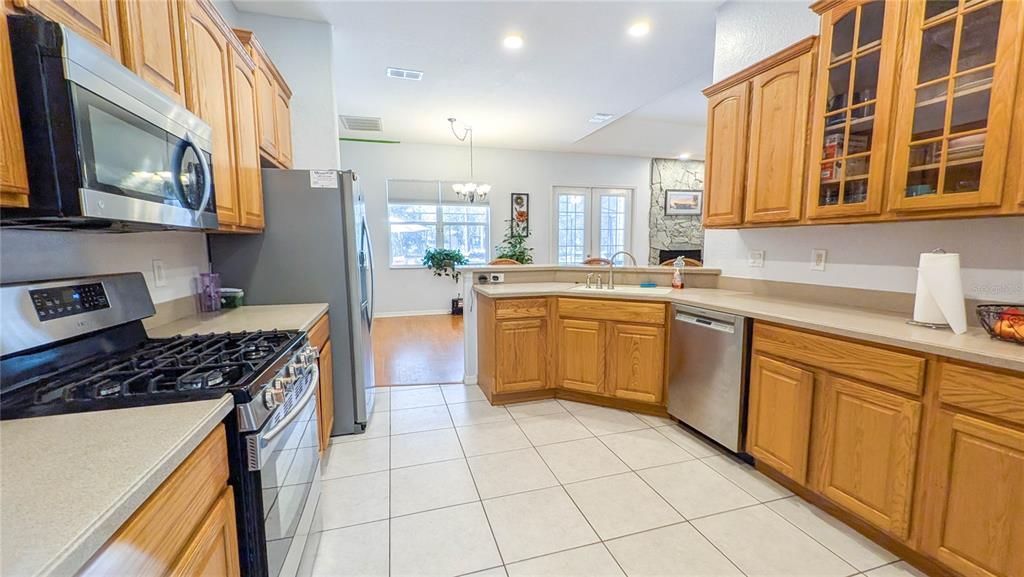 待售: $695,000 (5 贝兹, 3 浴室, 2915 平方英尺)