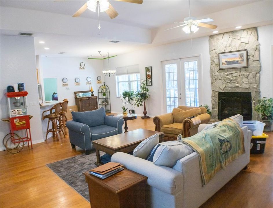 待售: $695,000 (5 贝兹, 3 浴室, 2915 平方英尺)