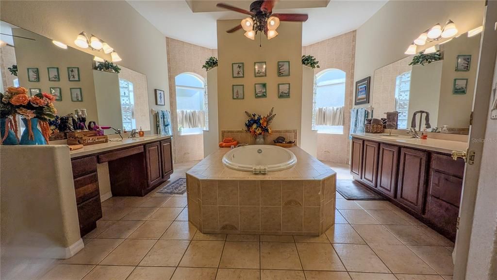 待售: $695,000 (5 贝兹, 3 浴室, 2915 平方英尺)